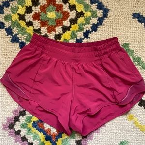 Lululemon Hotty Hot LR short 2.5 *lined